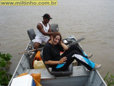 Foto - OUT2004-Michela_e_piloteiro_no_rio_Paraguai.jpg