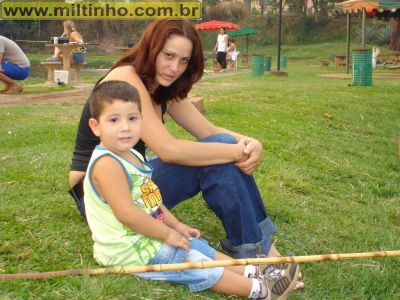 Foto - 09-10-2004-Murilo_e_Michela_pescando.jpg