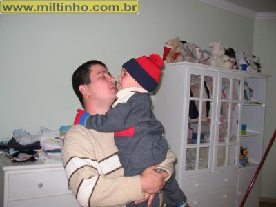 Foto - Murilo_chorando_no_colo_do_pai-02.JPG